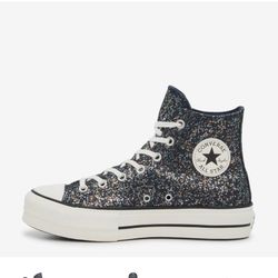 Women’s Chuck Taylor Converse Size 7