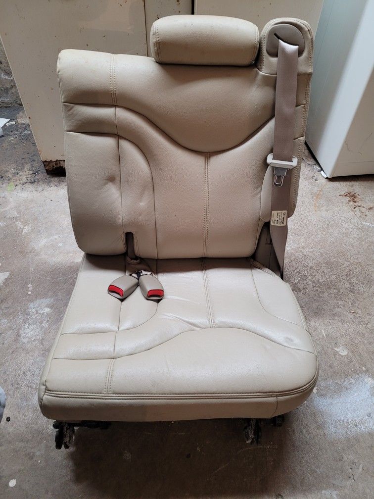 3rd world seats for 2002 Yukon 