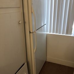1 bedroom or 2 bedroom apartment Refrigerator 