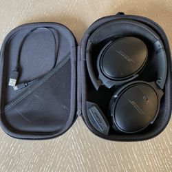 BLUETOOTH BOSE HEADPHONES: Bose QuietComfort 35 Noise Cancelling Headphones LIKE NEW with Case