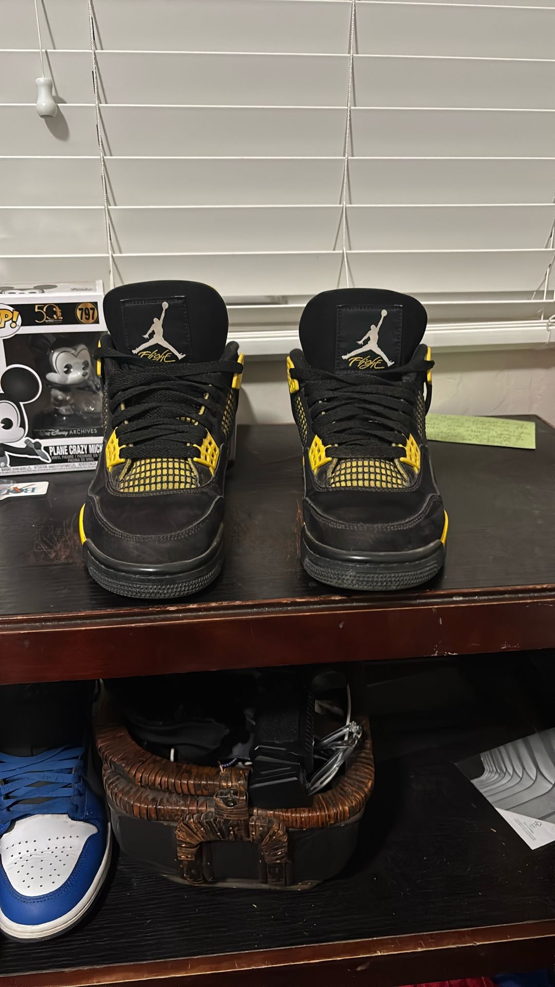 Jordan 4 Yellow Thunder Size 8.5 