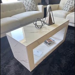 $ 70.00. NEW COFFE TABLE / MESA DE SALA