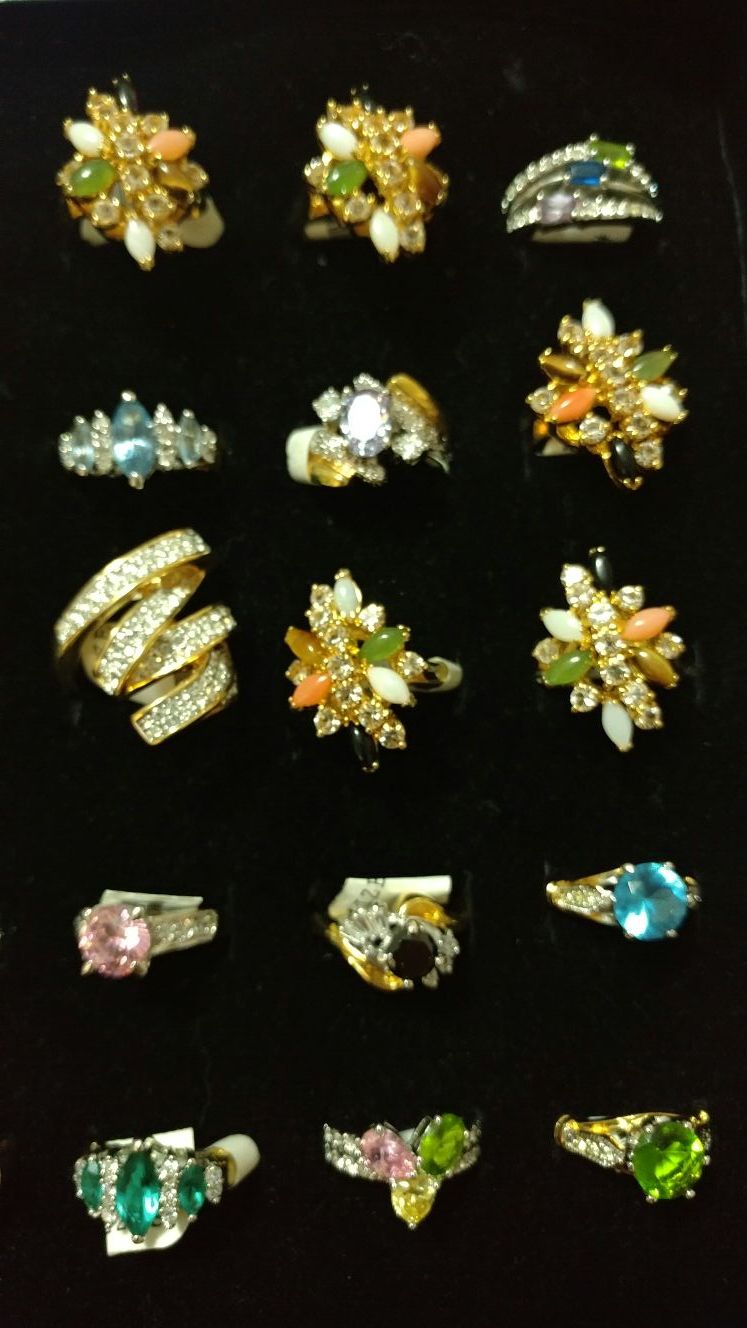 Fashion Jewelry. Lot of 72 pcs. Assorted sizes from 4-8.