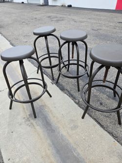 4 metal bar stools