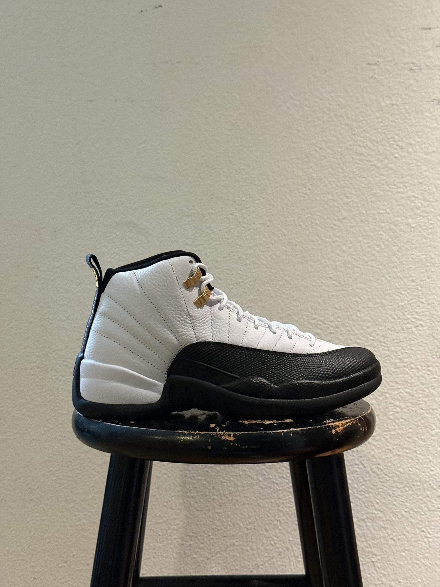 New Jordan 12 Taxi Size 9