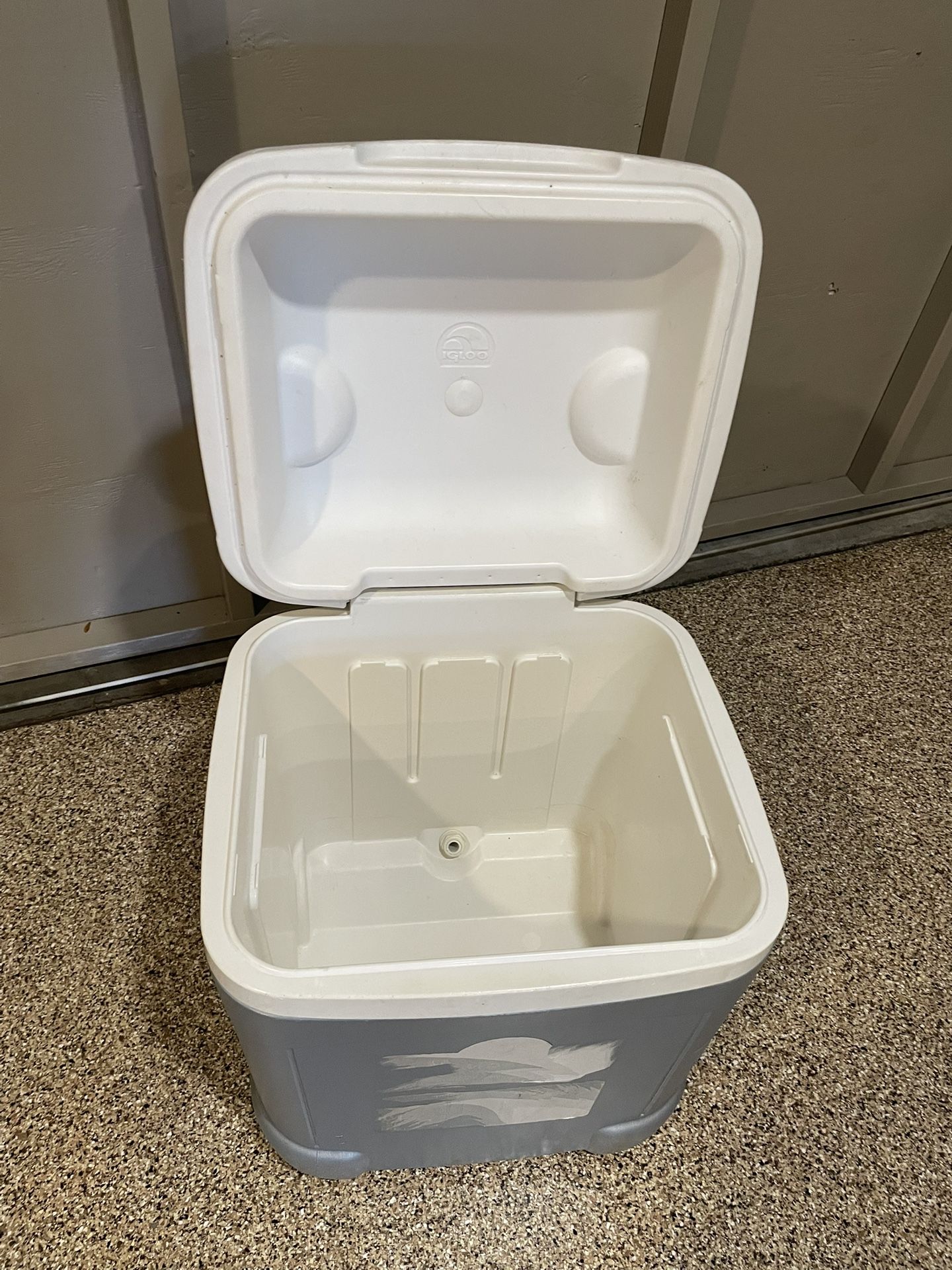Large Wheeled Igloo Cooler