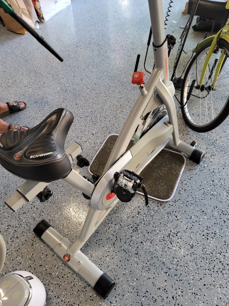 Schwinn IC2 Cycling Exercise Bike