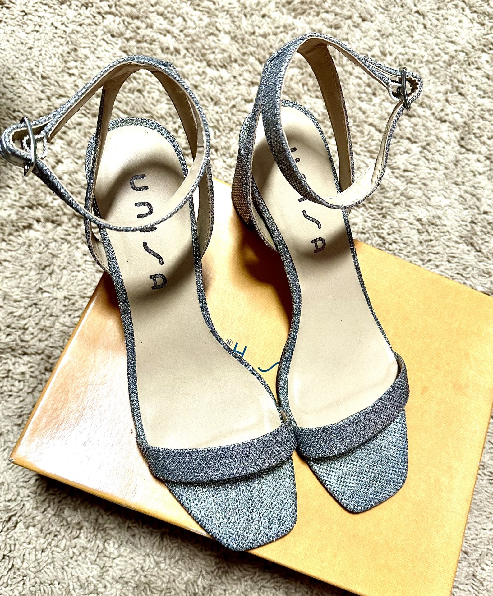 Silver glittering strap heel sandals