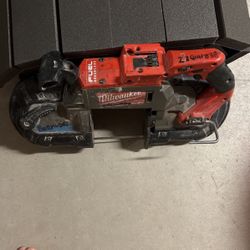 18 Volt Fuel Milwaukee Bandsaw 