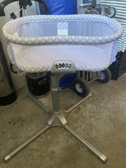 Halo Swivel Bassinet