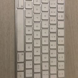Bluetooth Apple Keyboard