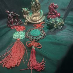 Nick nacks (brickabrac) Asian style urns