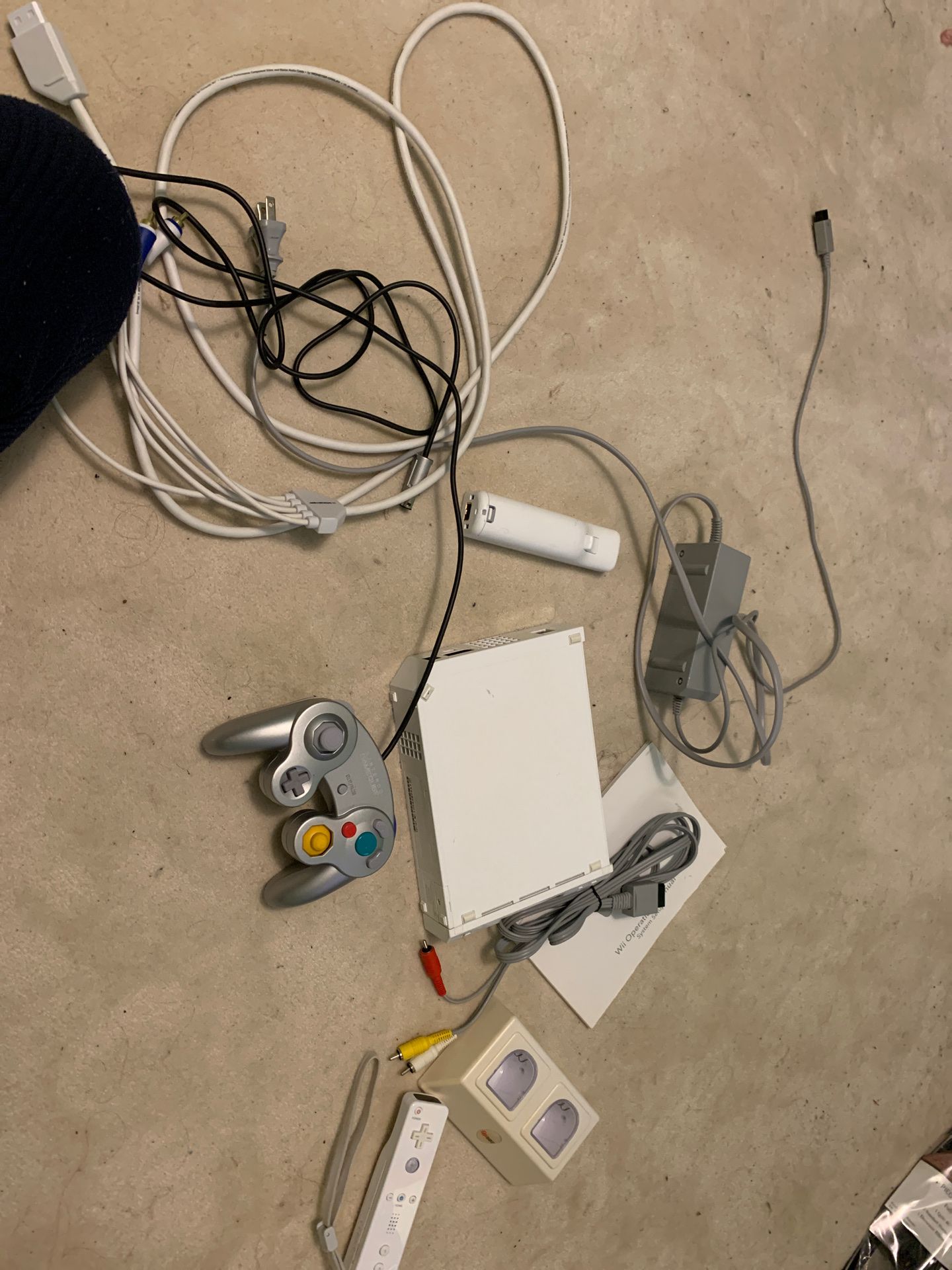 Wii U gaming console with wires and 2 controllers included