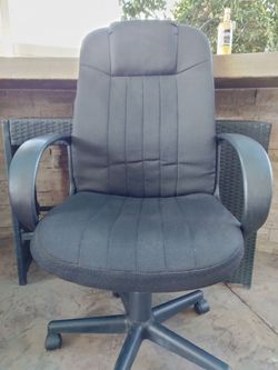OFFICE CHAIR