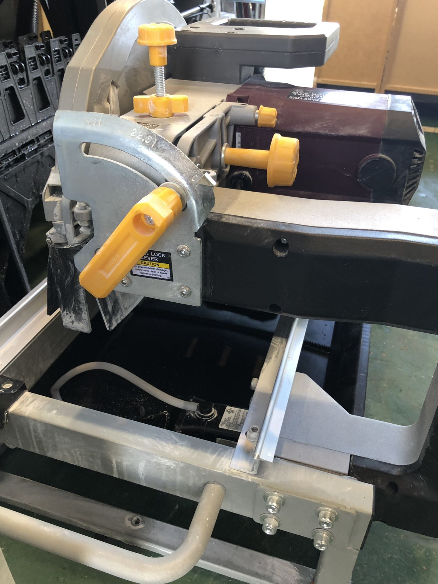 Wet Tile Saw 10 inch Industrial Chicago Electric with Diamond Blade for