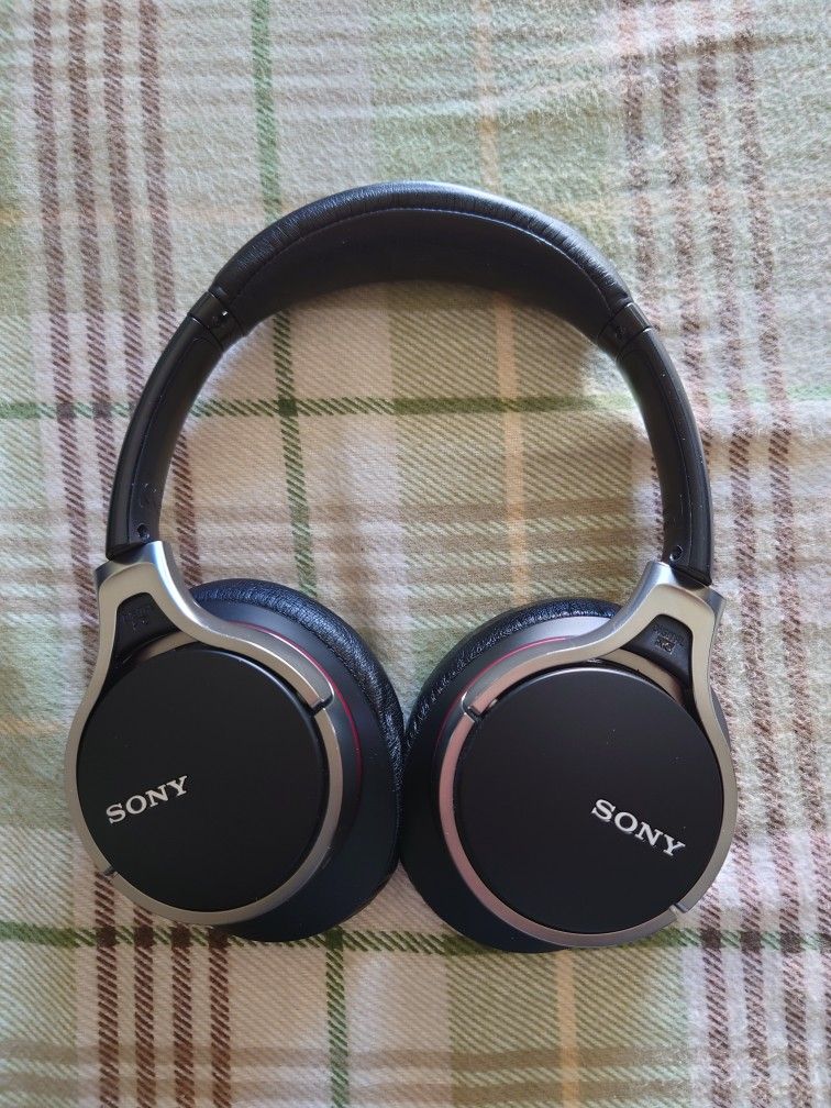 Sony MDR-10RNC Noise Canceling Headphone Over Ear