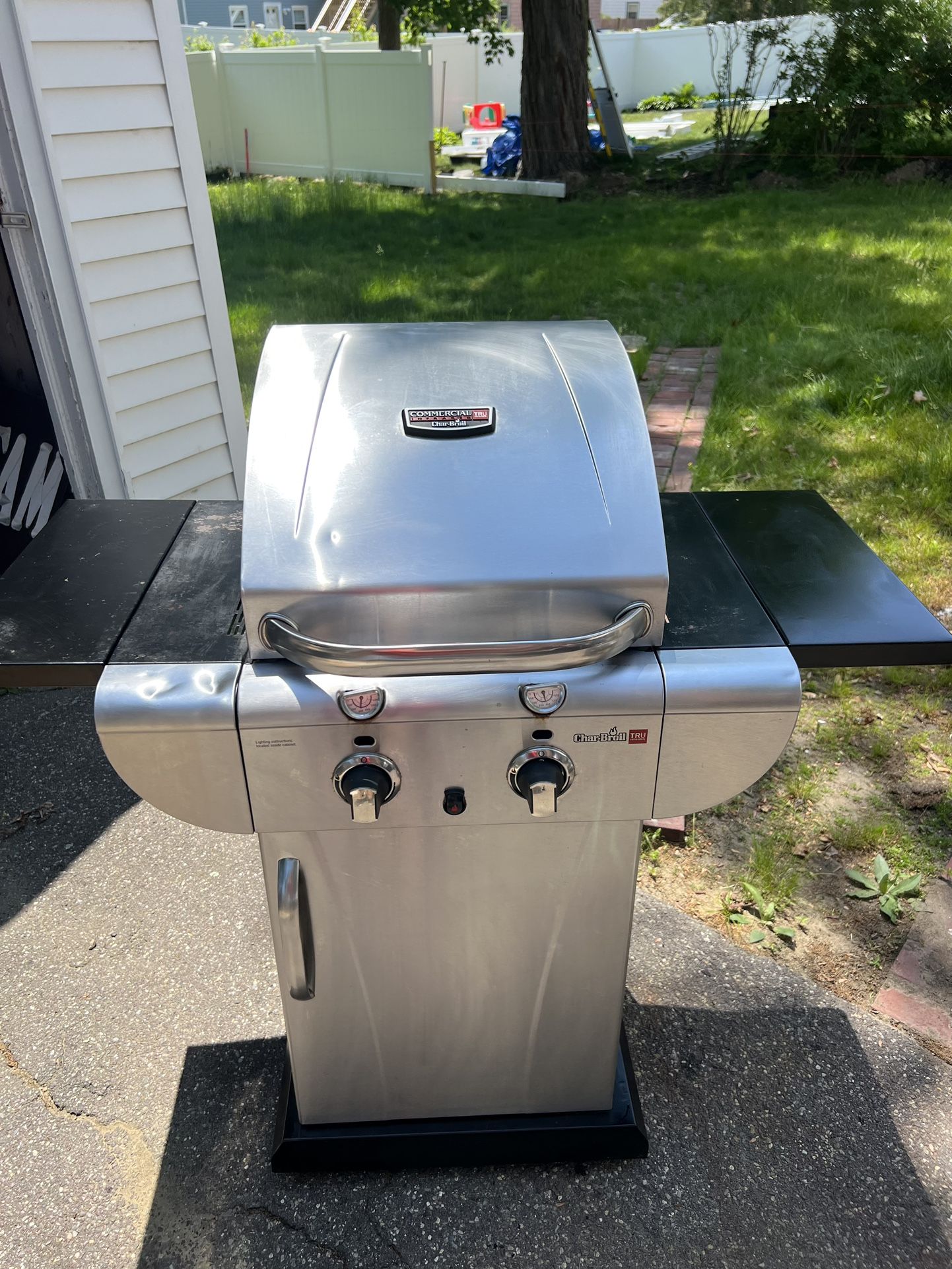 Char-Broil Signature Series Tru-Infrared 2-Burner Gas Grill