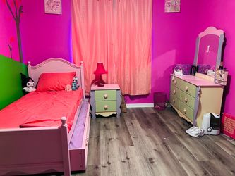 Twin beds set