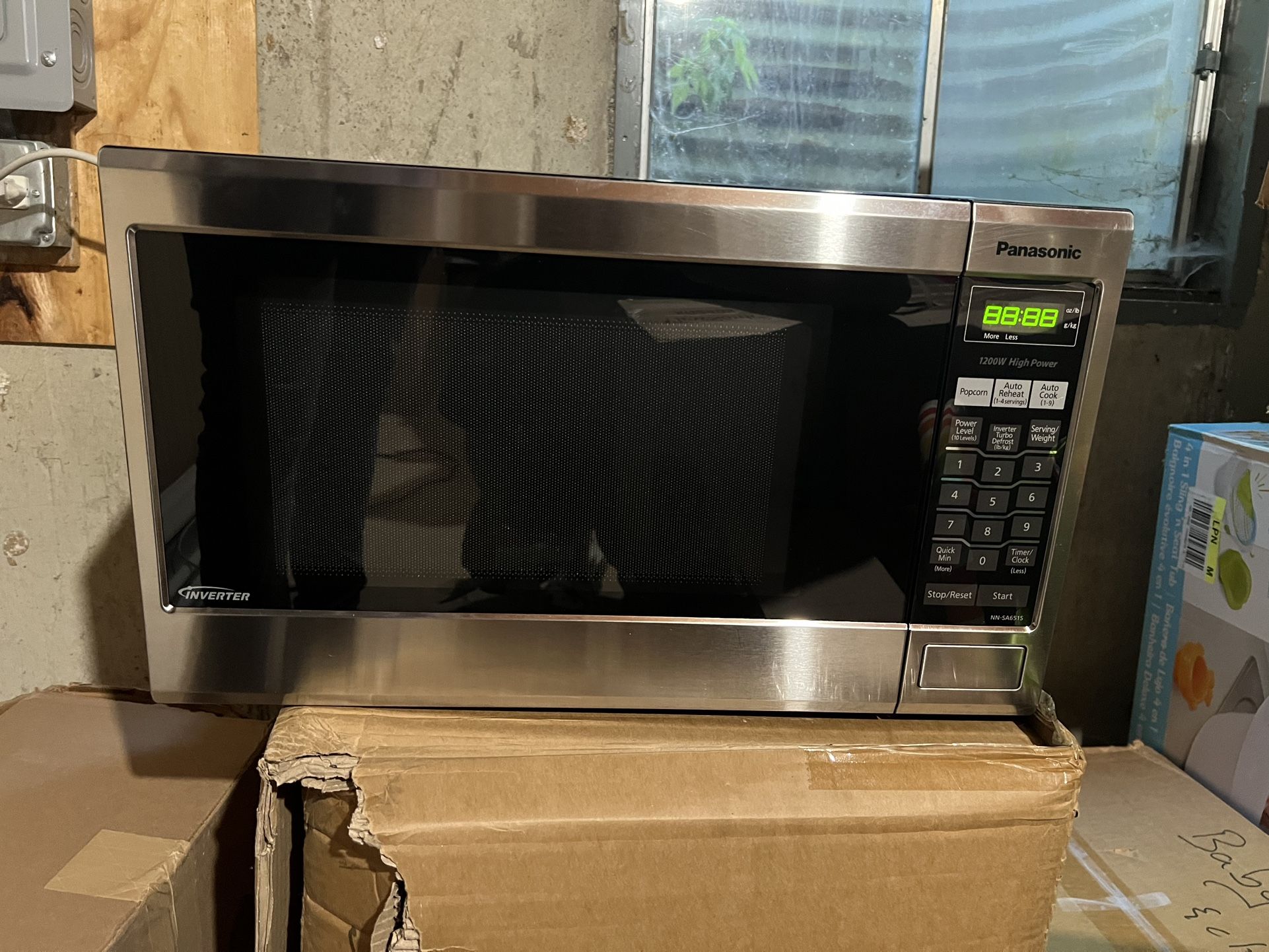 Panasonic microwave model no NNSA651s - Nicely Maintained