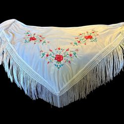 Shawl white with embroidery for a women size beautiful never been used from Mexico gorgeous. T-401