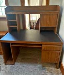 ****   Free Desk.  ****