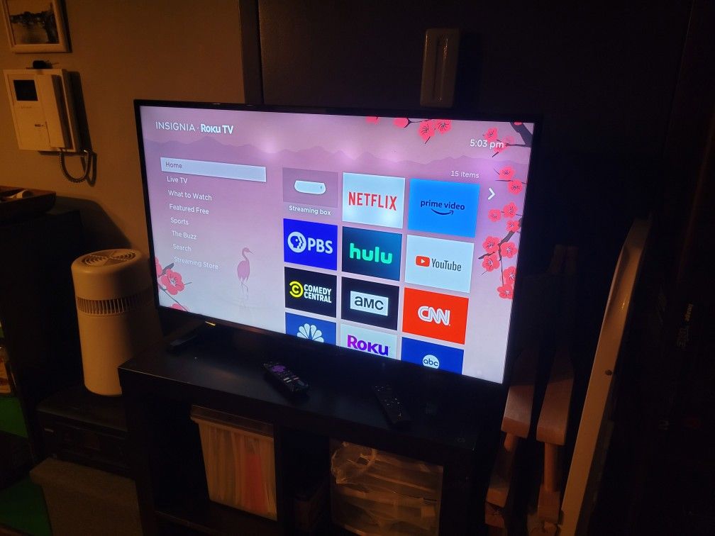 Insignia 39" LED 1080p Smart HDTV Roku TV Black