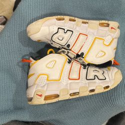 Nike Uptempo’s “Rayguns” Size 10