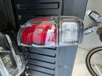 2022 TOYOTA TACOMA OEM RIGHT TAIL LIGHT