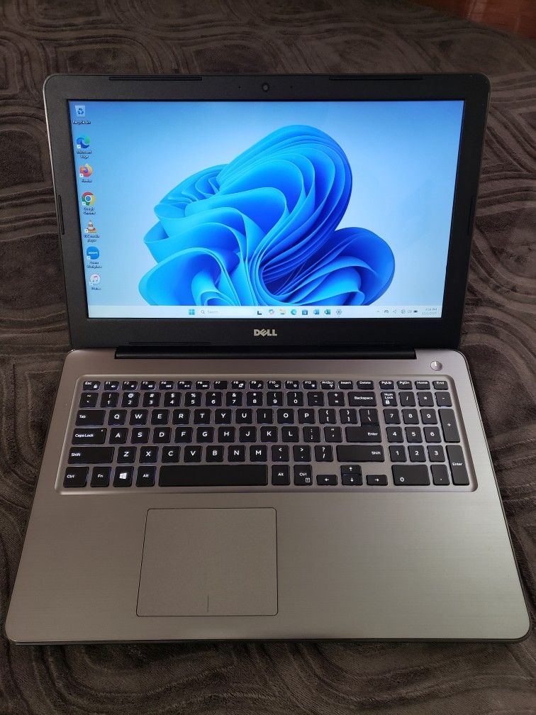 15.6" Intel Core i5 7th Generation Dell Laptop, 256GB SSD, 8GB RAM, HDMI, Backlit Keyboard, Inbuilt Bluetooth, DVD And a WebCam. Windows 11 Installed.