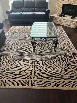 Buy center table get Rug free