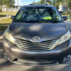 Toyota Sienna 2013 Van 