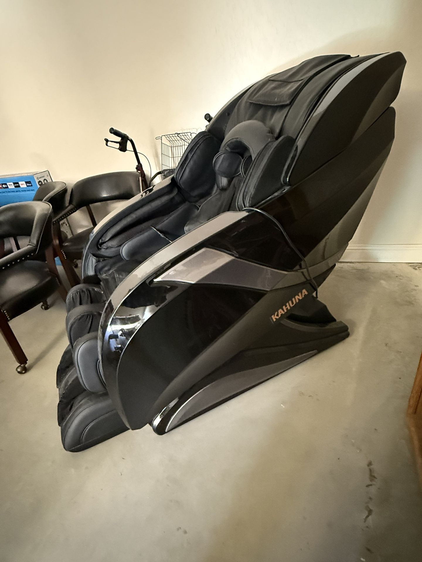 Kahuna Massage Chair Like New