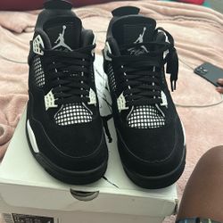 Jordan 4 white thunder