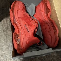 Balenciaga Triple S 🔴  “size 44 EU men’s” “size 10.5/11 US”