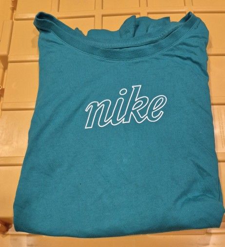 3x Womens Nike Shirt