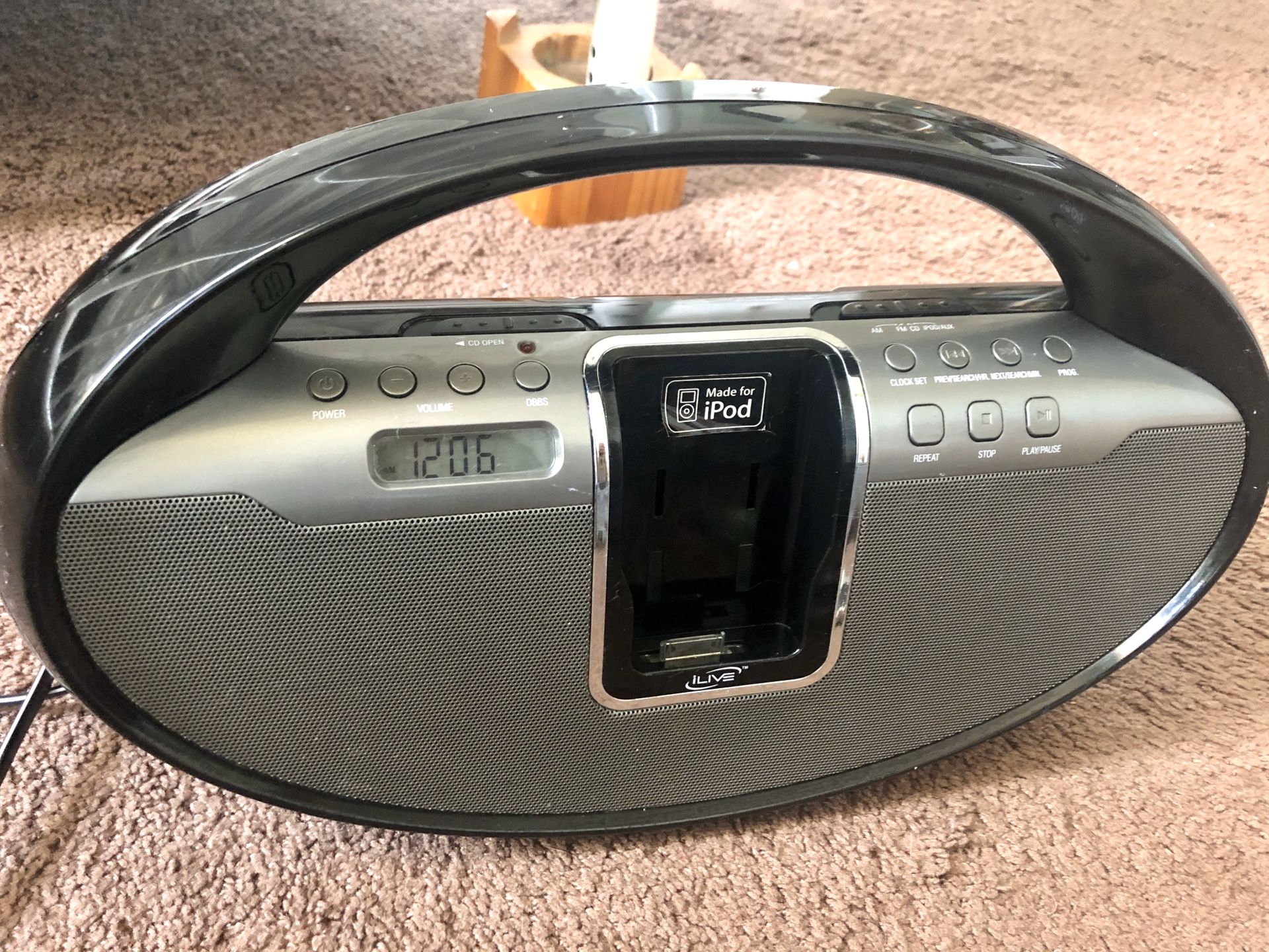 Ilive docking iPod speaker and radio