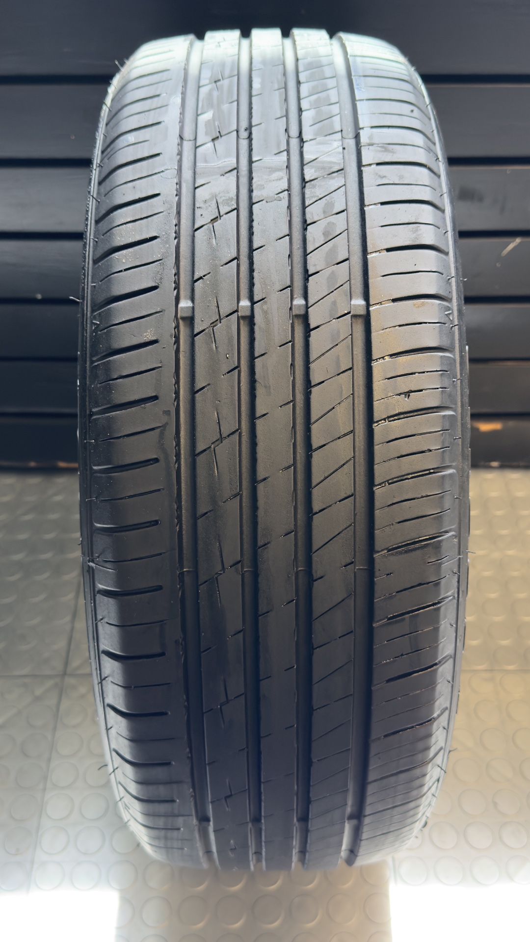 #319 One Used Tire Cosmo 195/50/16 84V