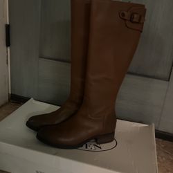 New  STEVE MADDEN Brown Boots Size 9