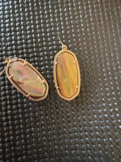 Kendra Scott brown mother of pearl earrings