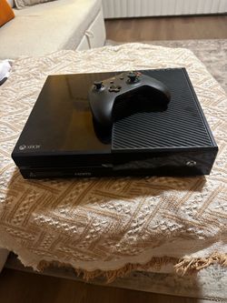 Xbox One w/ Controller