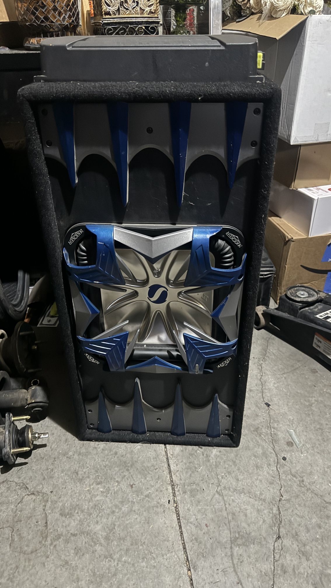 Kicker Solo-Baric L7 Subwoofer + Pioneer 900W Amp