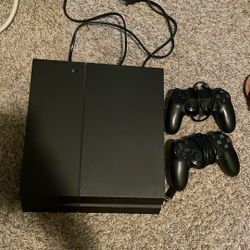 PS4, 2 Controllers, 7 Games 