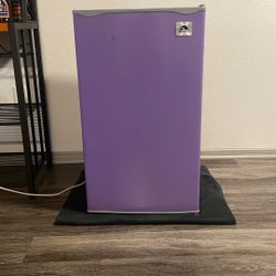 Mini Fridge 