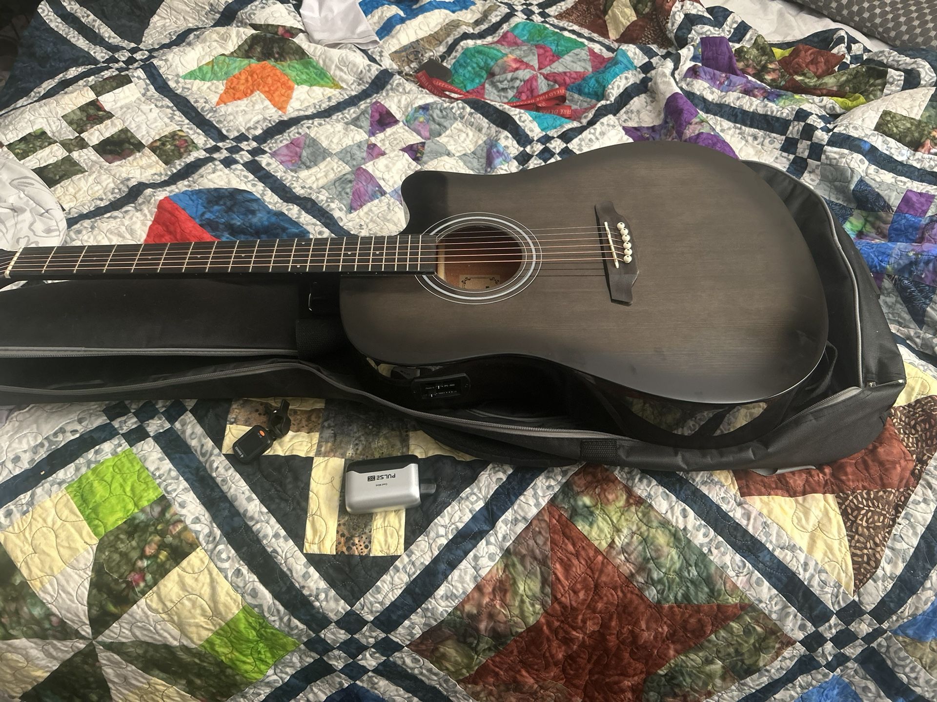 Donner Guitar With A Few Accessories