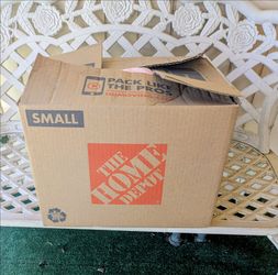 SMALL HOME DEPOT BOX OF WOMEN  CLOTHING