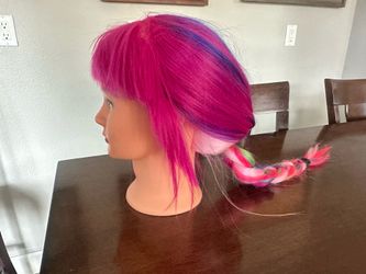 Hairstyling Mannequin Head