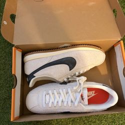 Nike Cortez Vntg Size W10