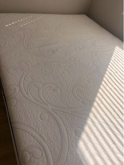 Queen Mattress + stand bundle