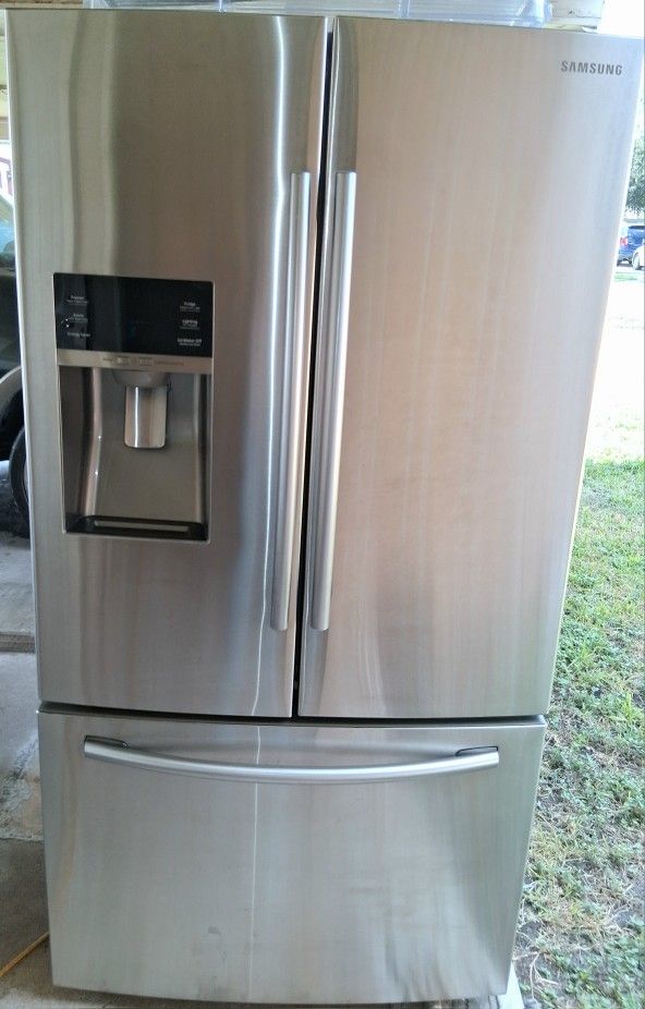 28 cu. ft. French Door Refrigerator with CoolSelect Pantry™, Dual Ice Makers, Twin Cooling 