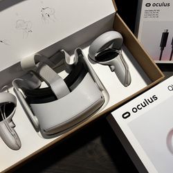 Oculus Quest 2 With Accessories 